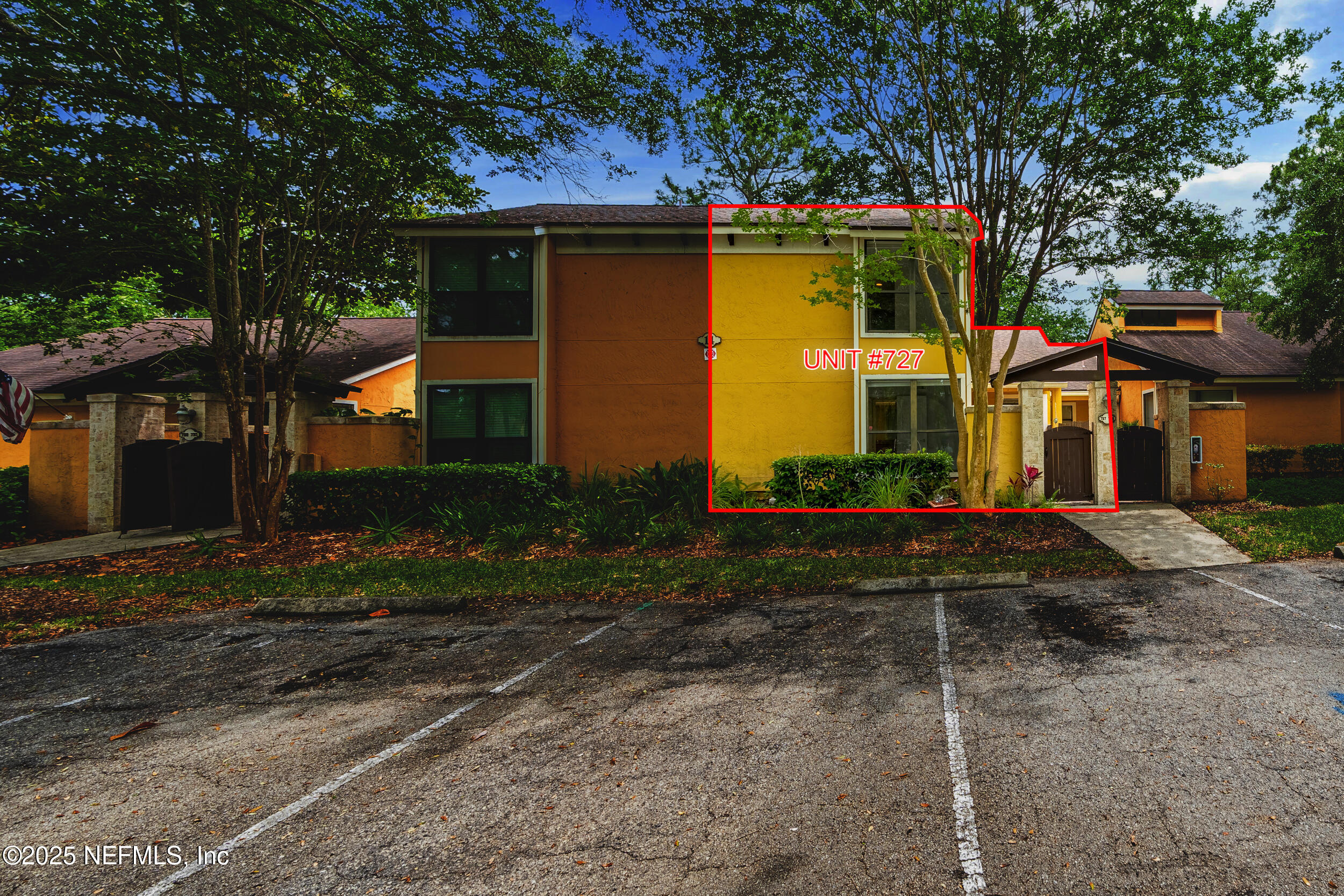 727 DRIFTWOOD CIRCLE Circle