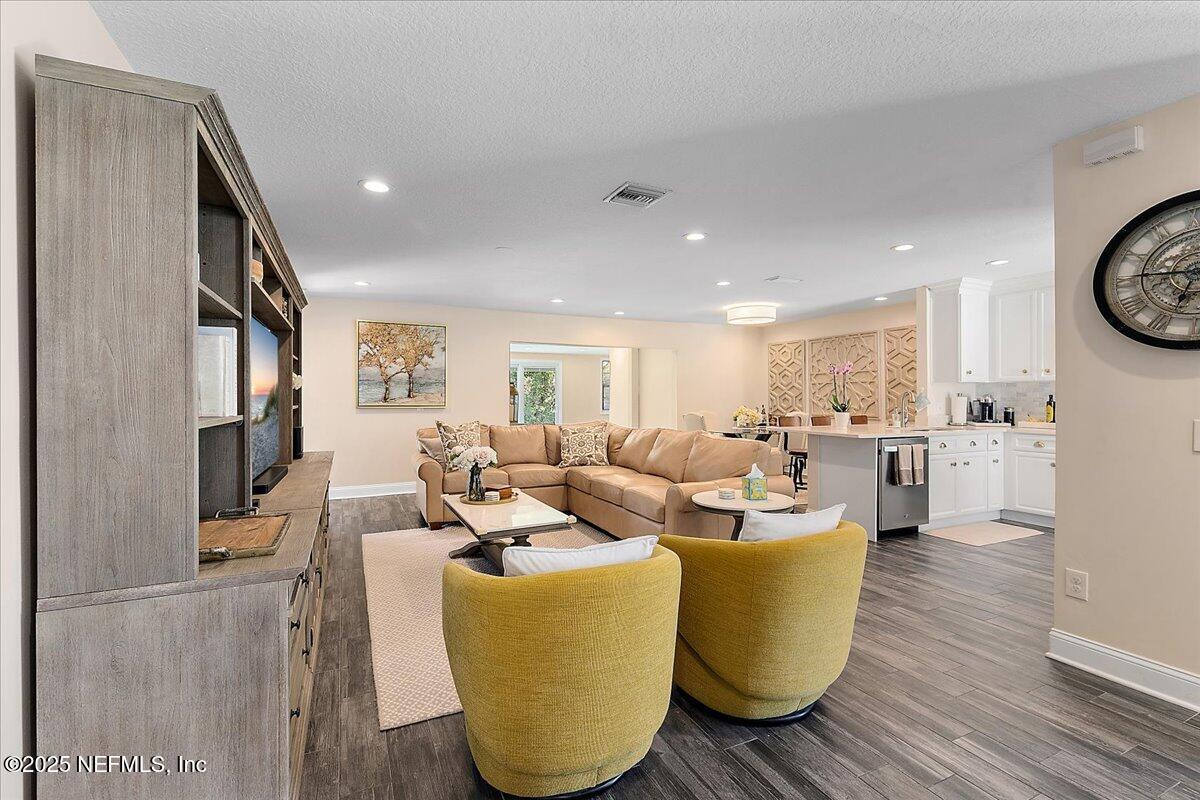 180 BERMUDA Court