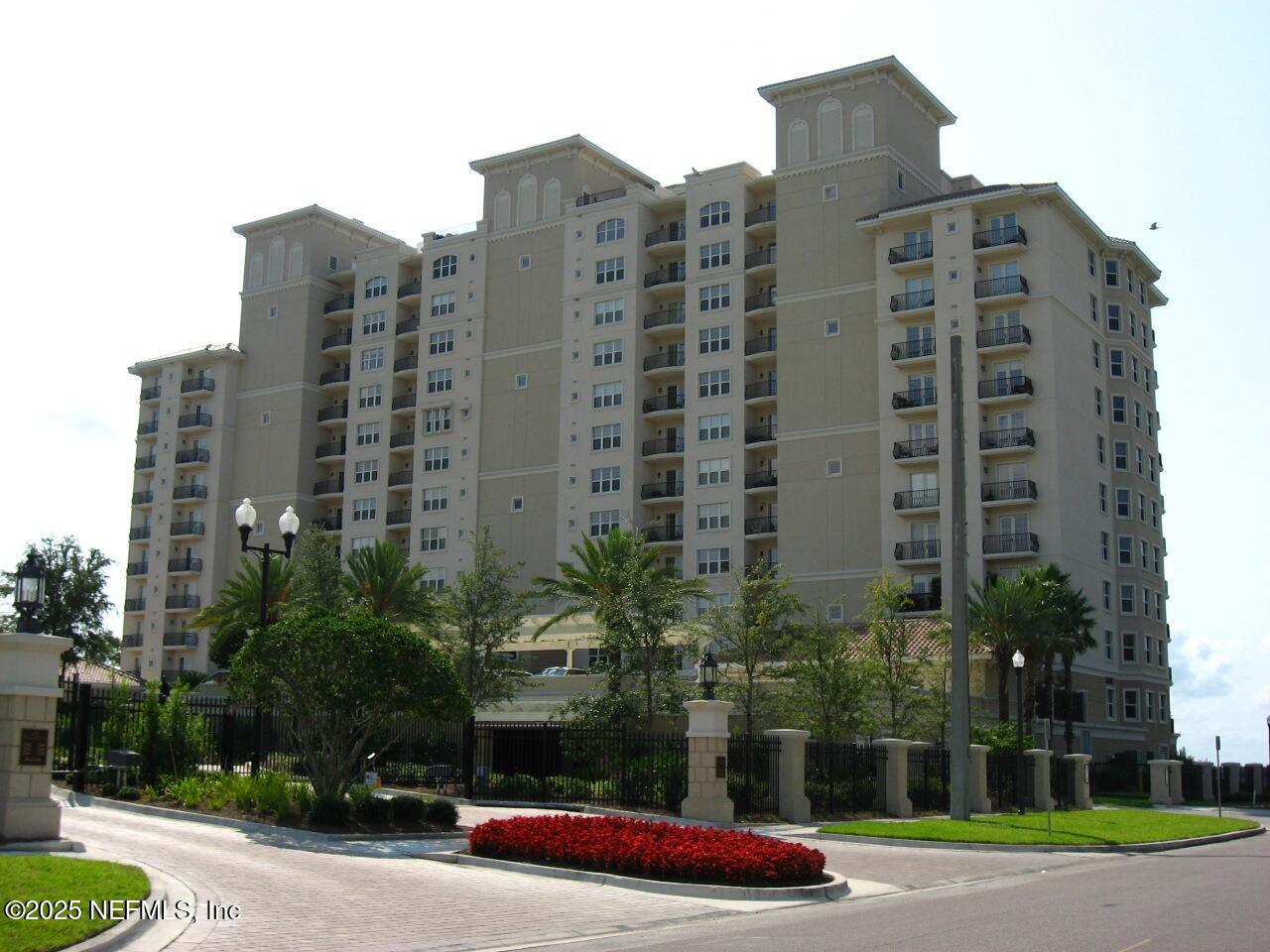2358 RIVERSIDE Avenue 304
