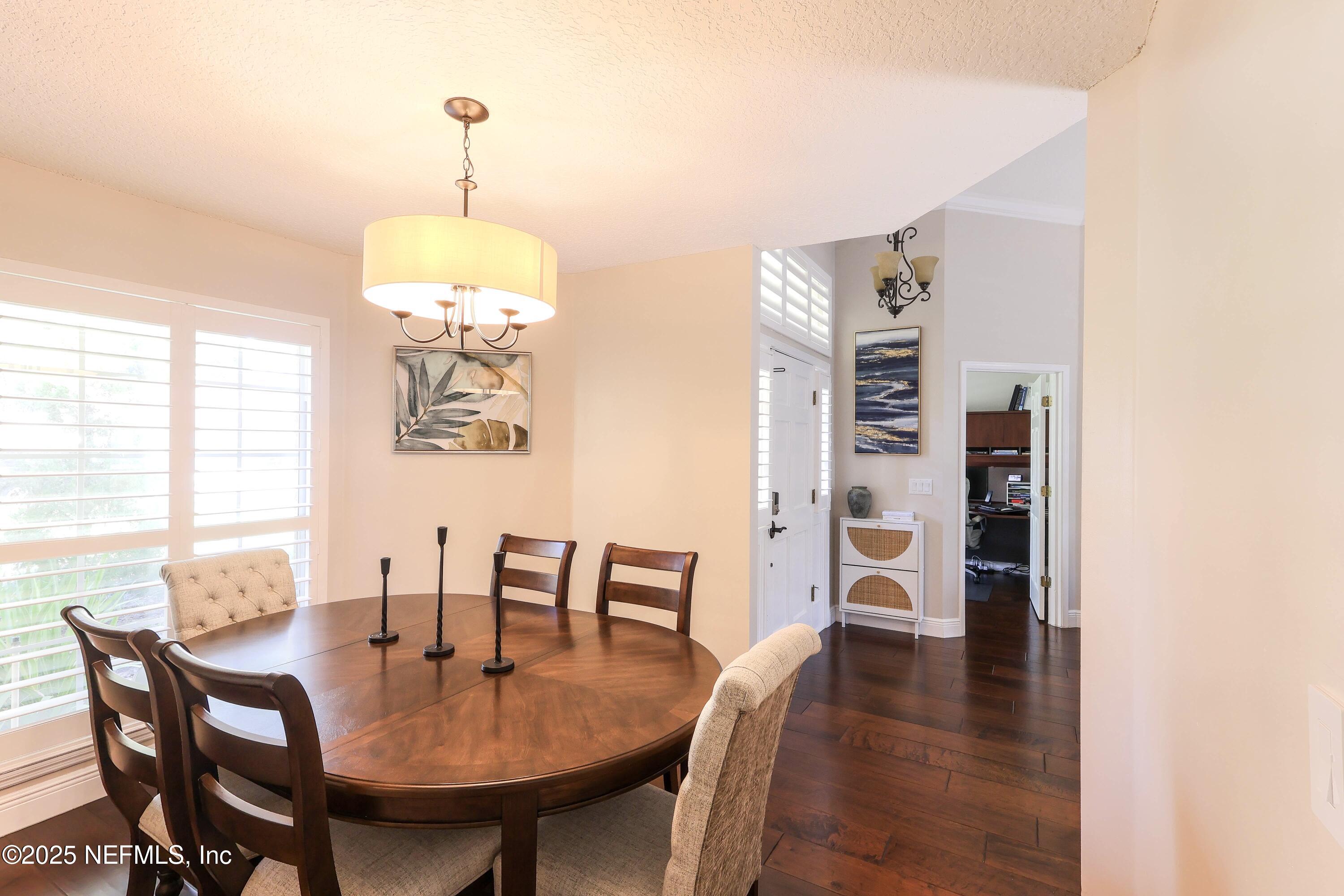 4394 APPLE TREE Place