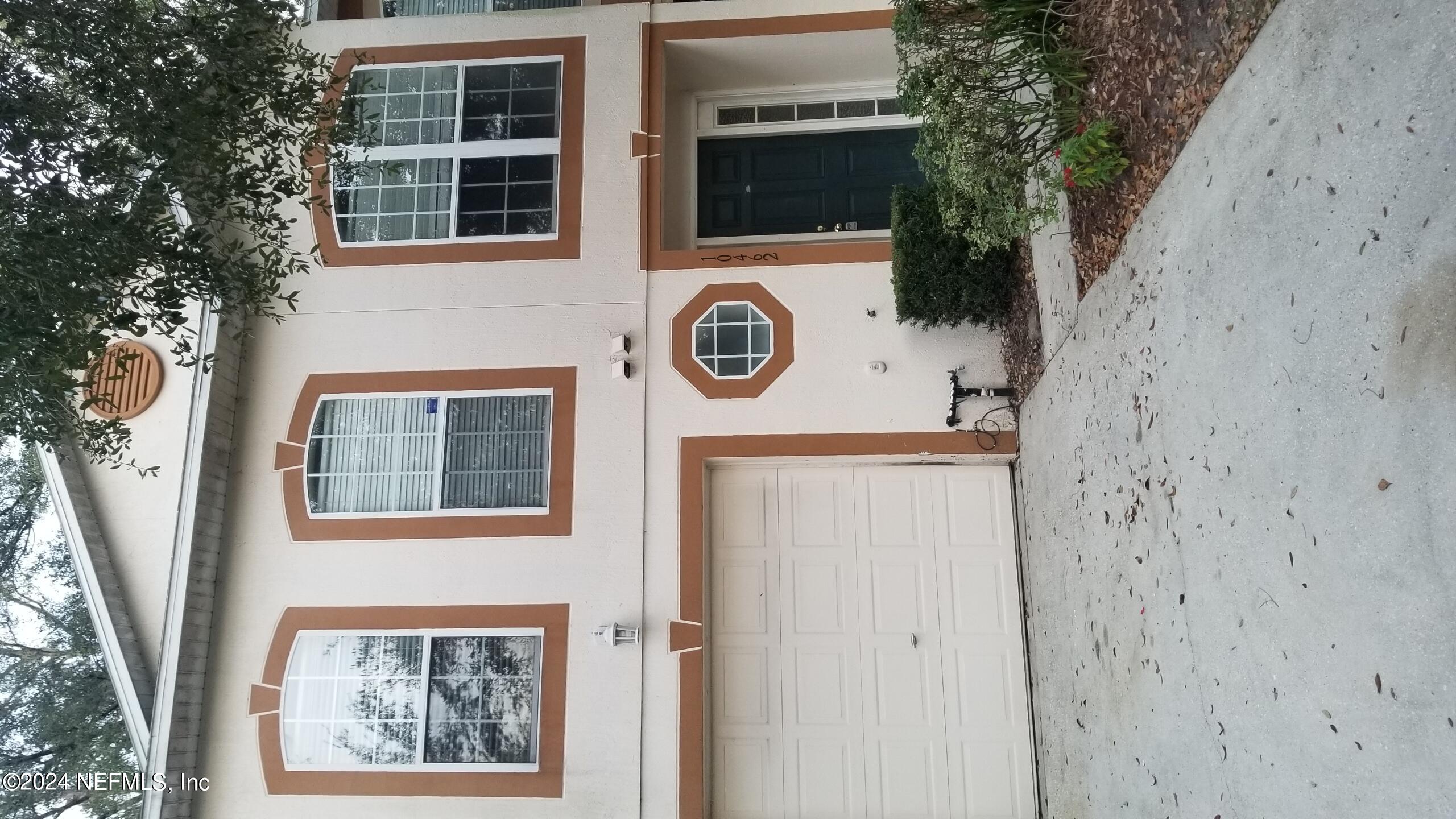 Jacksonville, FL home for sale located at 10462 AUTUMN TRACE Road, Jacksonville, FL 32257