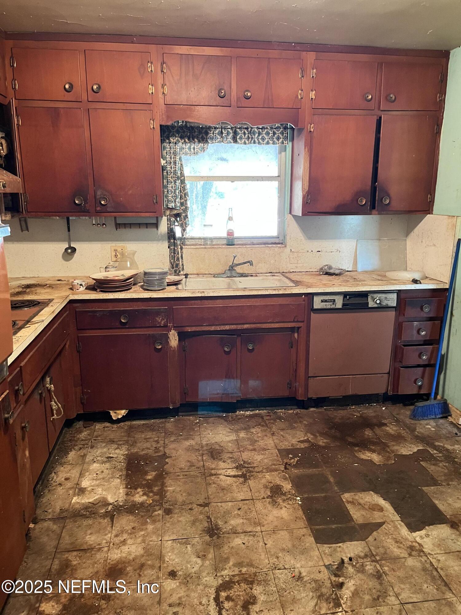 10135 LAKEVIEW Road W