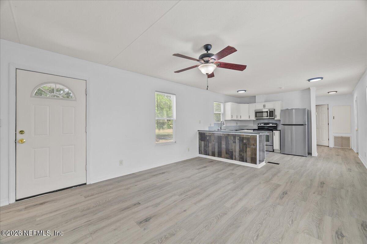 Photo 1 of 25 — 174 UNION Avenue, Interlachen, FL 32148