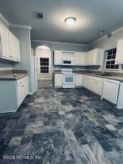 301 E COCHRAN Avenue