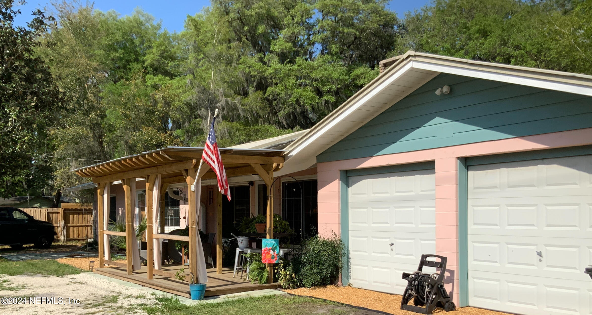 East Palatka, FL home for sale located at 350 S Us Highway 17, East Palatka, FL 32131