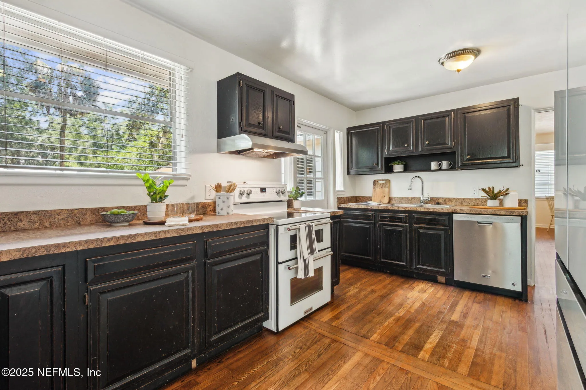 Jacksonville, Florida 32210, United States, 3 Bedrooms Bedrooms, ,2 BathroomsBathrooms,Residential,Pending,181986