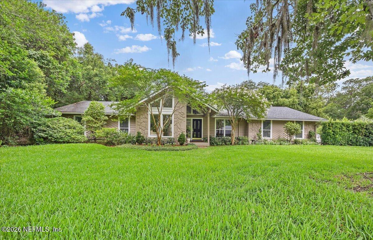 8176 BLUE JAY Lane