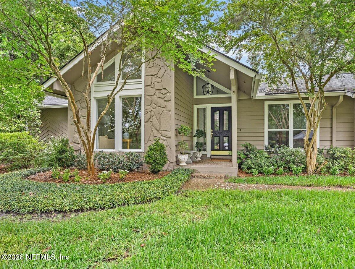 8176 BLUE JAY Lane
