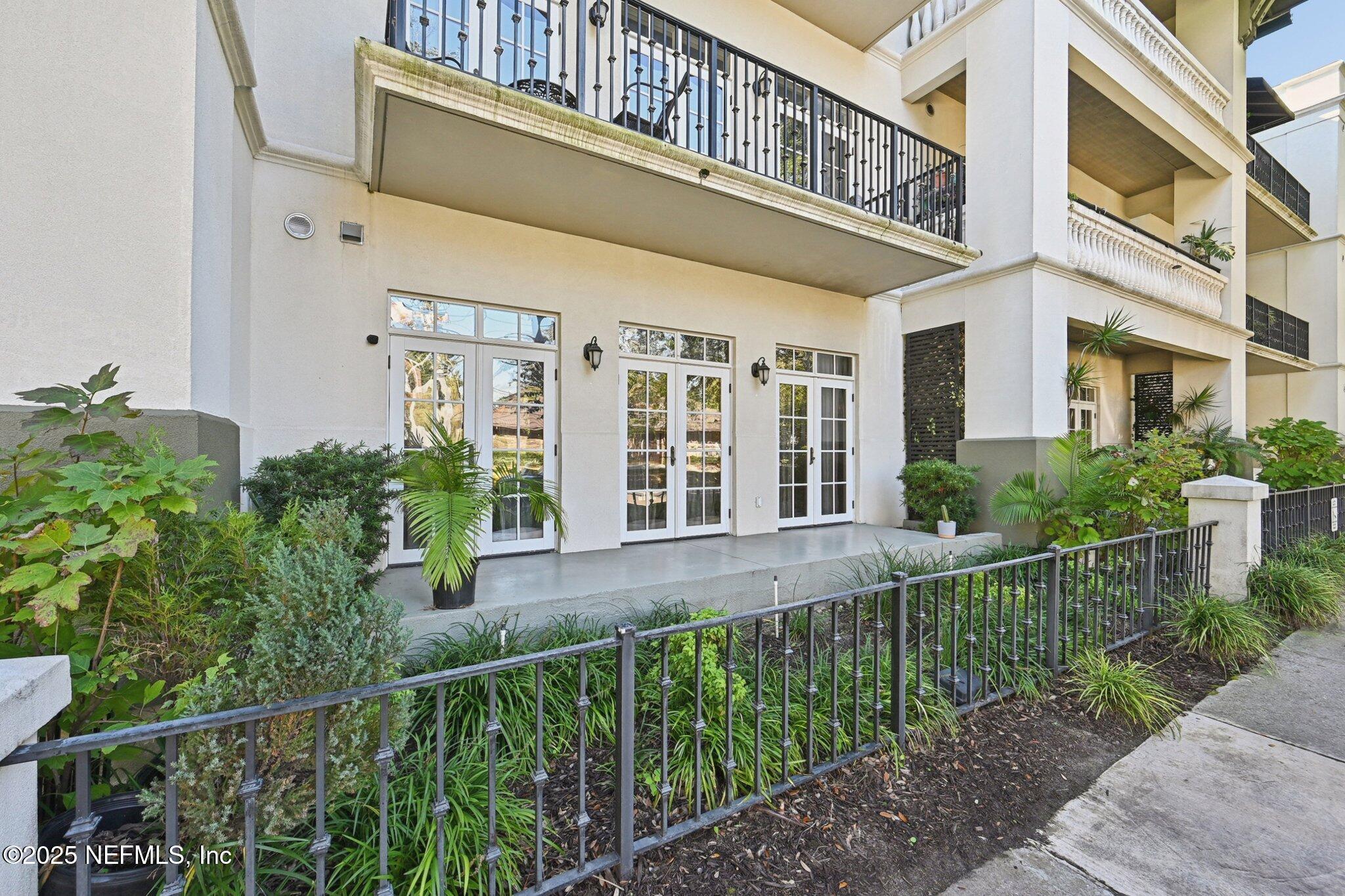 2064 HERSCHEL Street 106