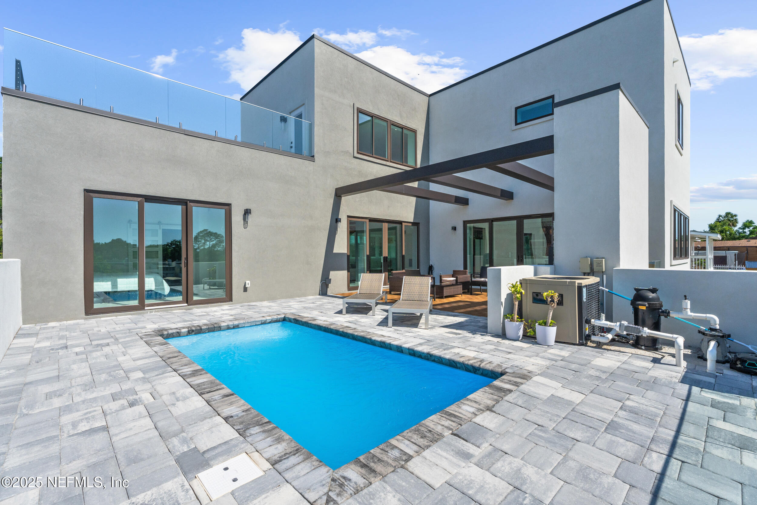226 RIVER HILLS Drive