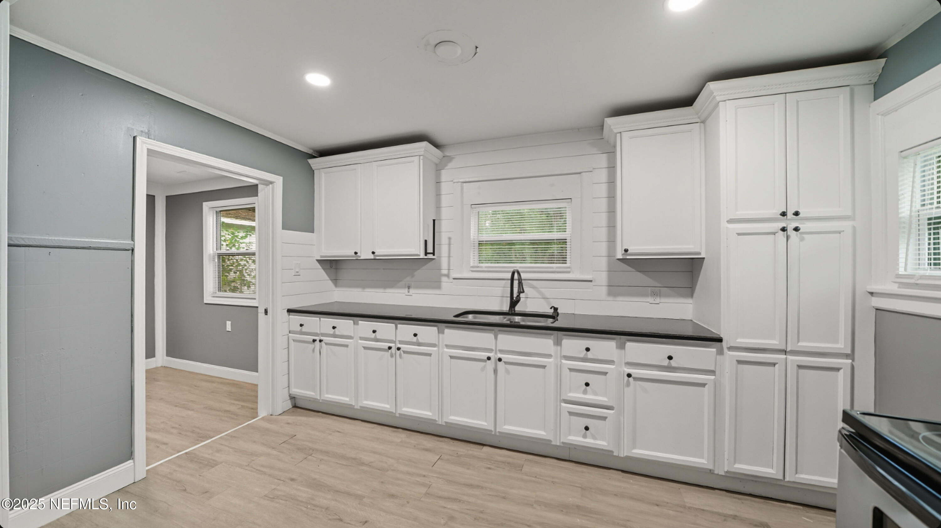 7637 HAMMOND Boulevard