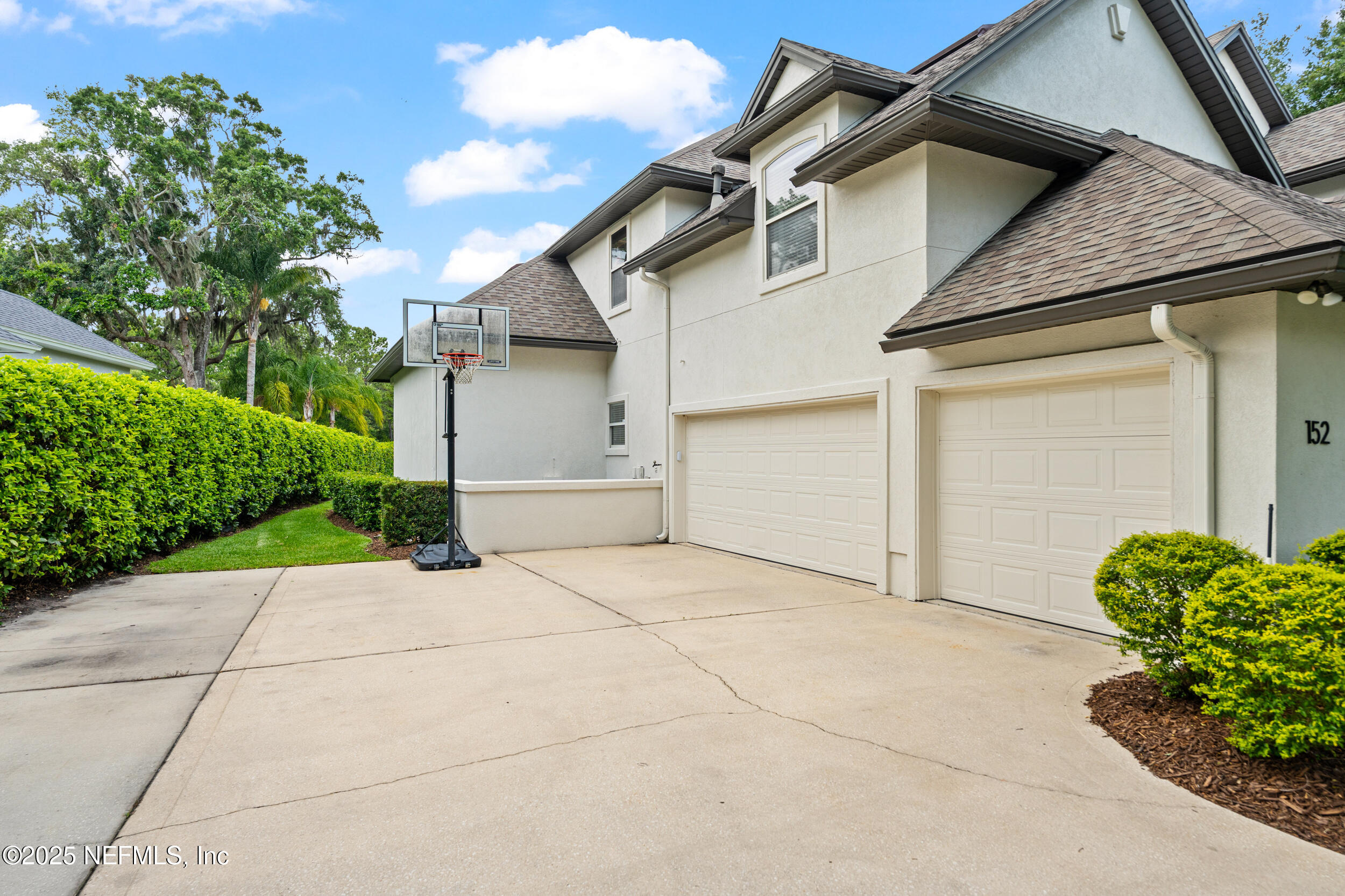 152 WOODLANDS CREEK Drive