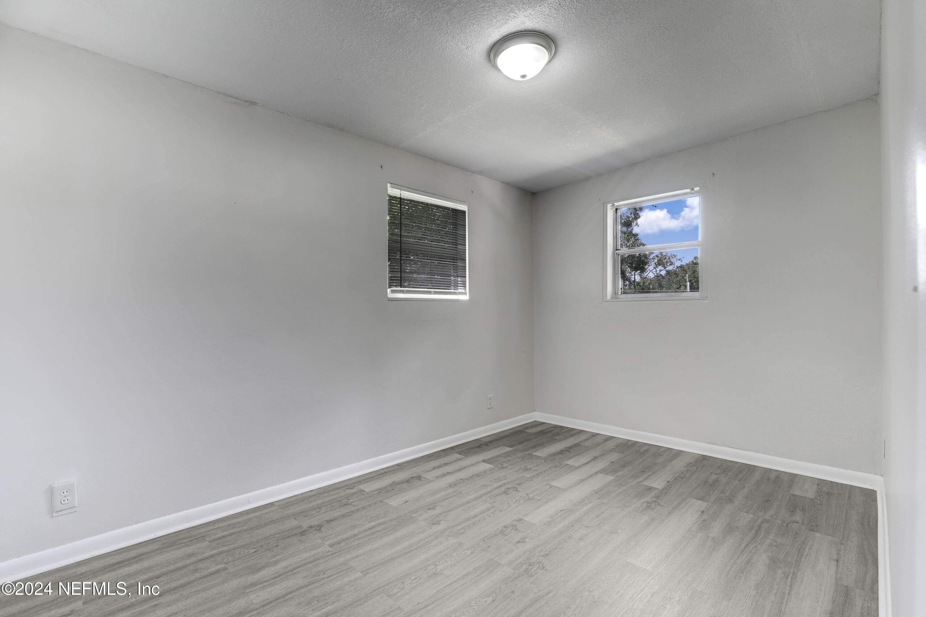 1337 W 23RD Street