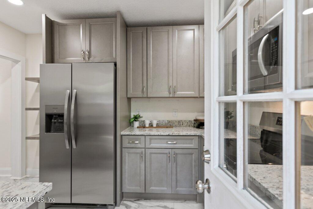 1263 MACARTHUR Street