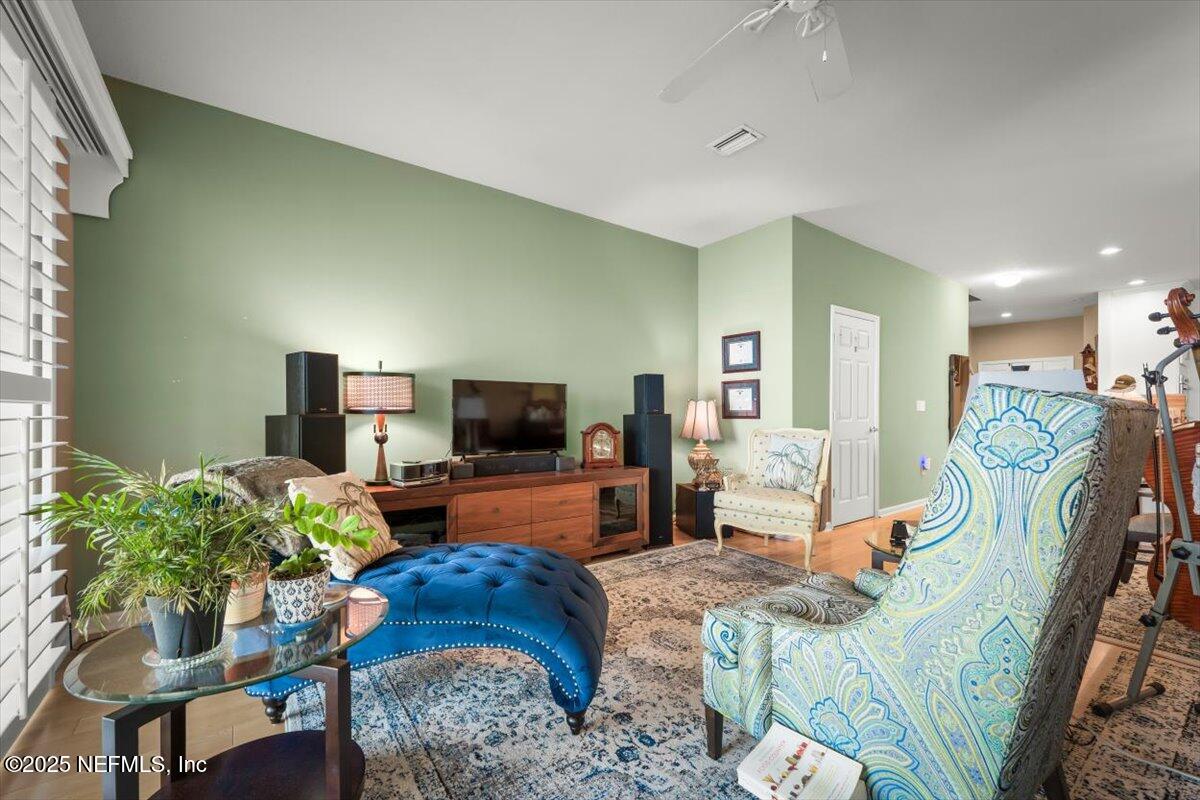 6939 WOODY VINE Drive