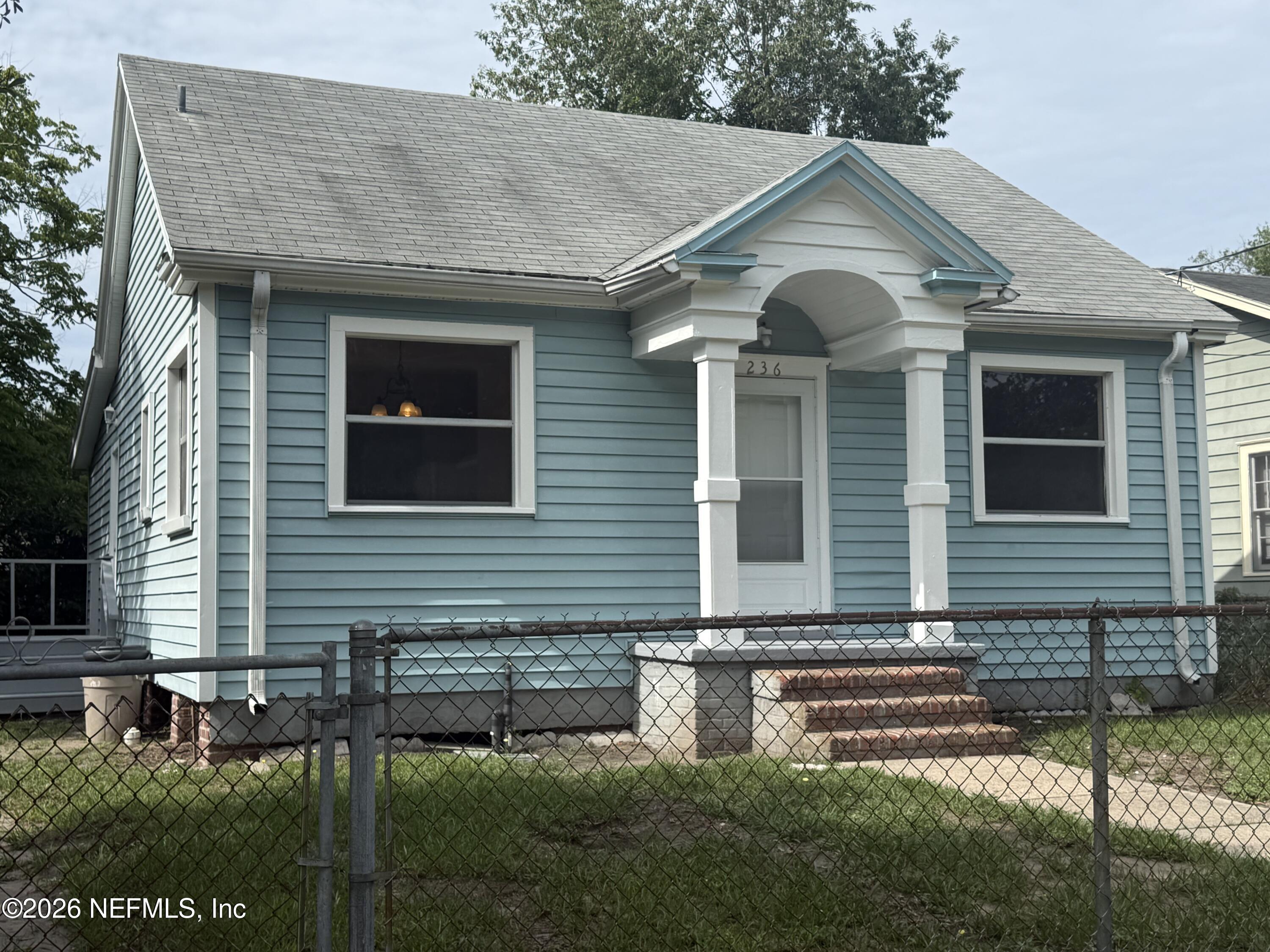 236 E 46TH Street