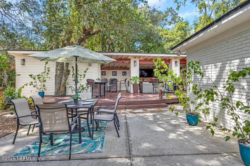 8802 RUNNYMEADE Road