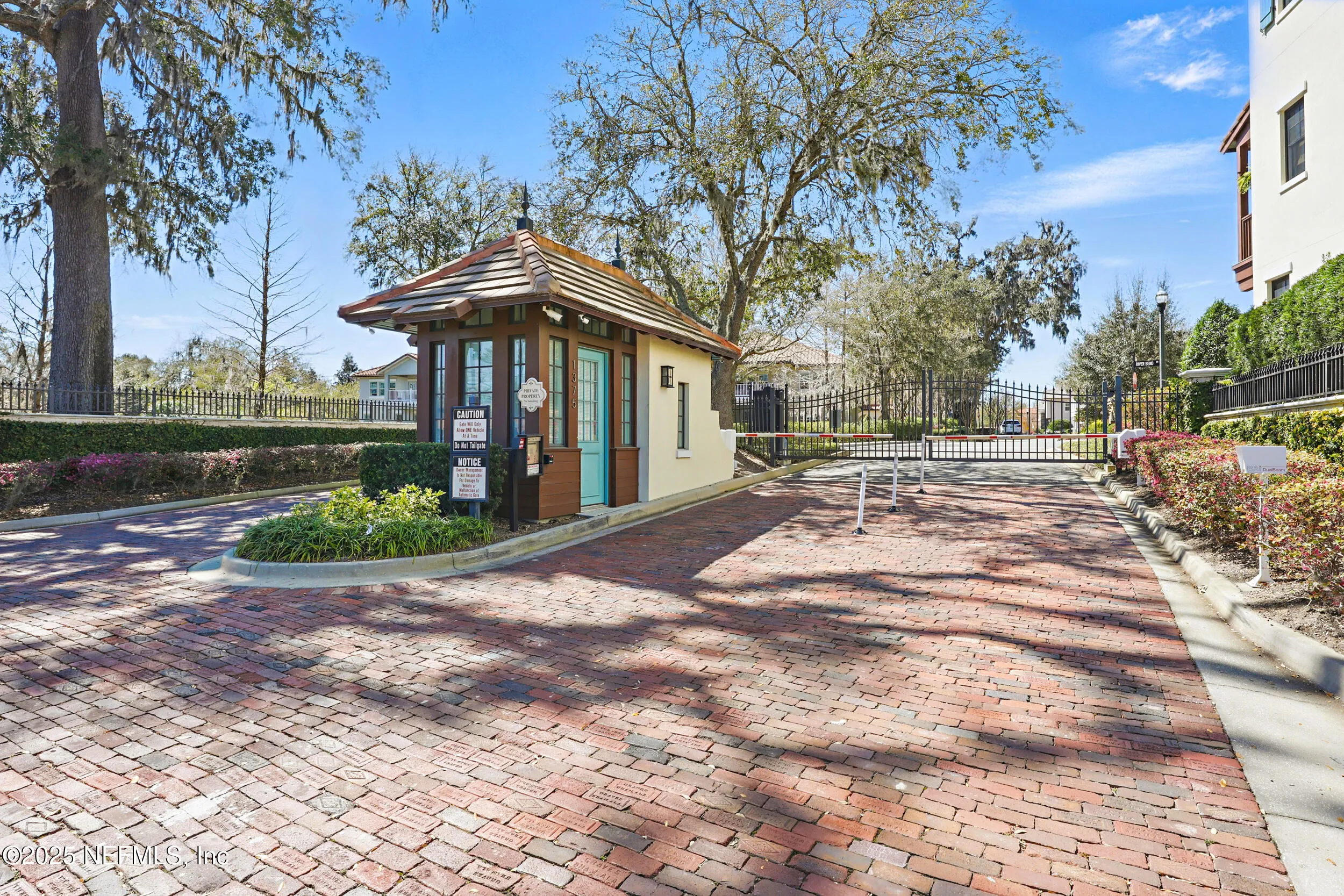 Jacksonville, Florida 32207, United States, 4 Bedrooms Bedrooms, ,5 BathroomsBathrooms,Residential,Pending,86558