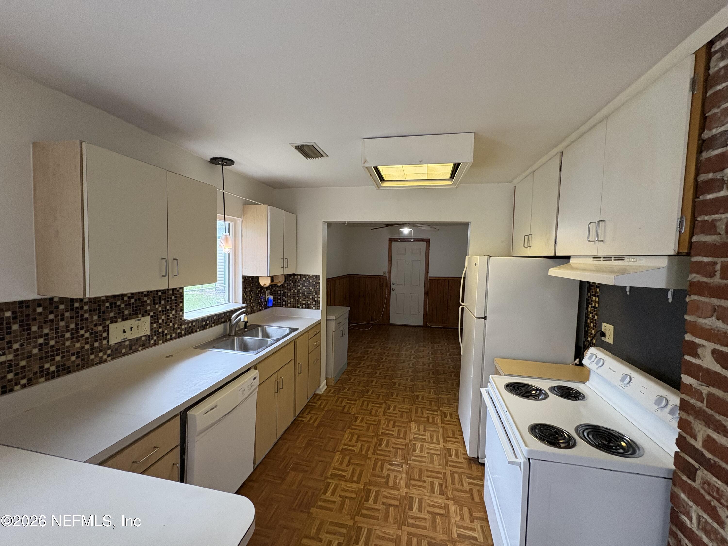 1172 WOODRUFF Avenue