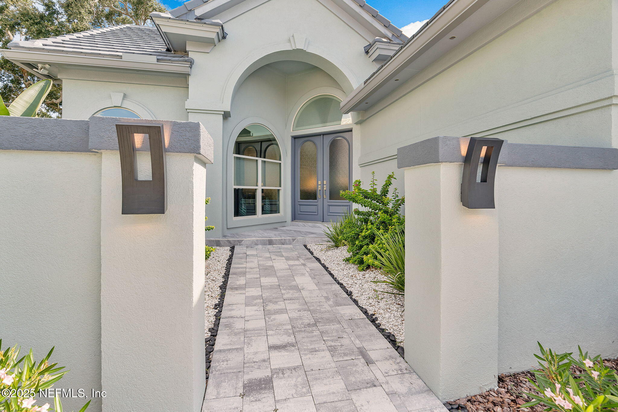 104 LAUREL Court