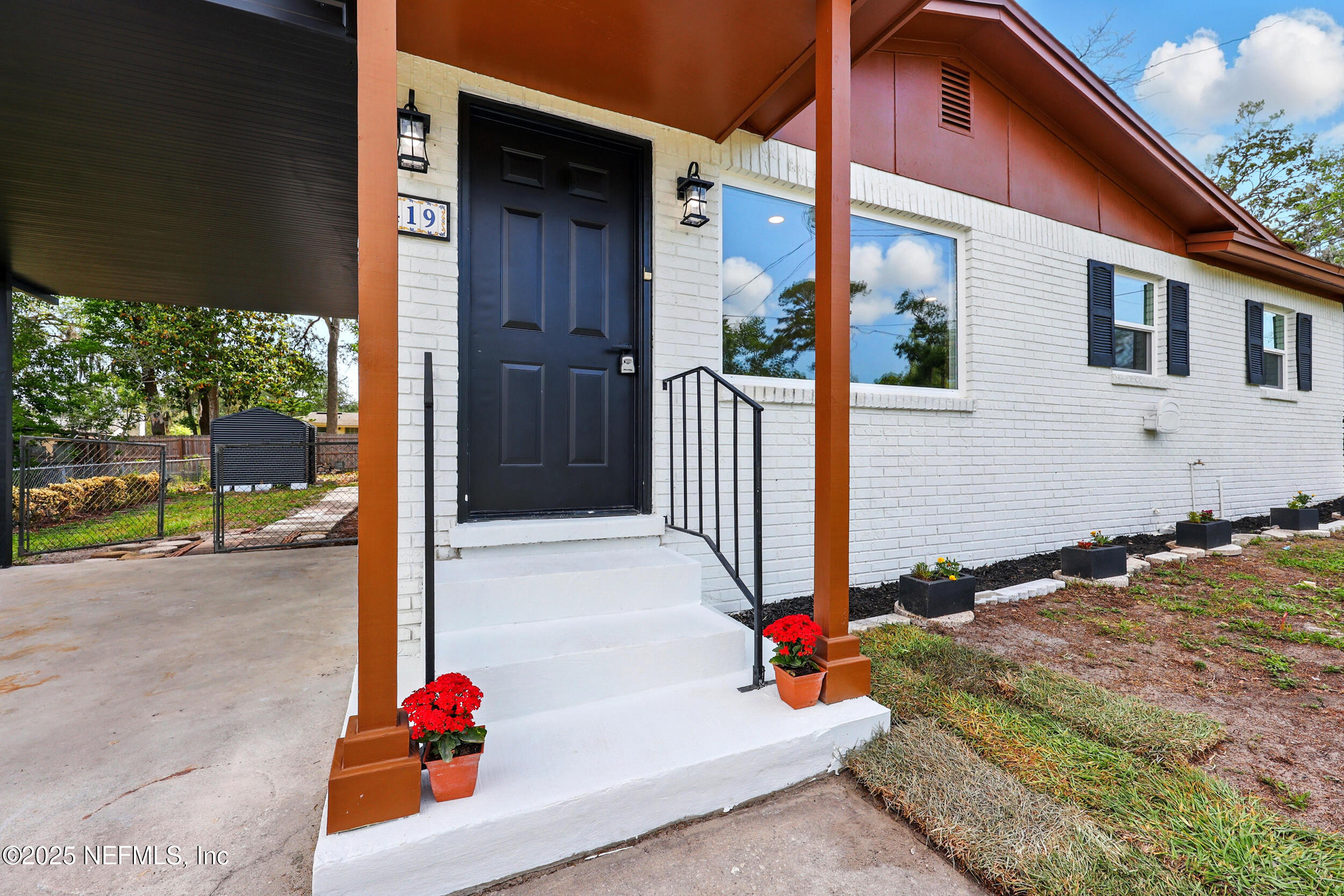 419 CAPRICORN Lane