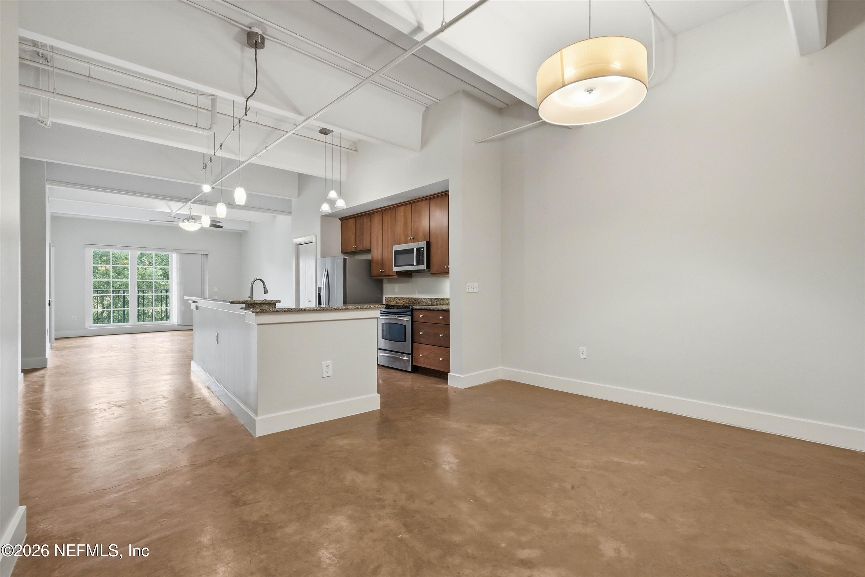 1661 RIVERSIDE Avenue 305