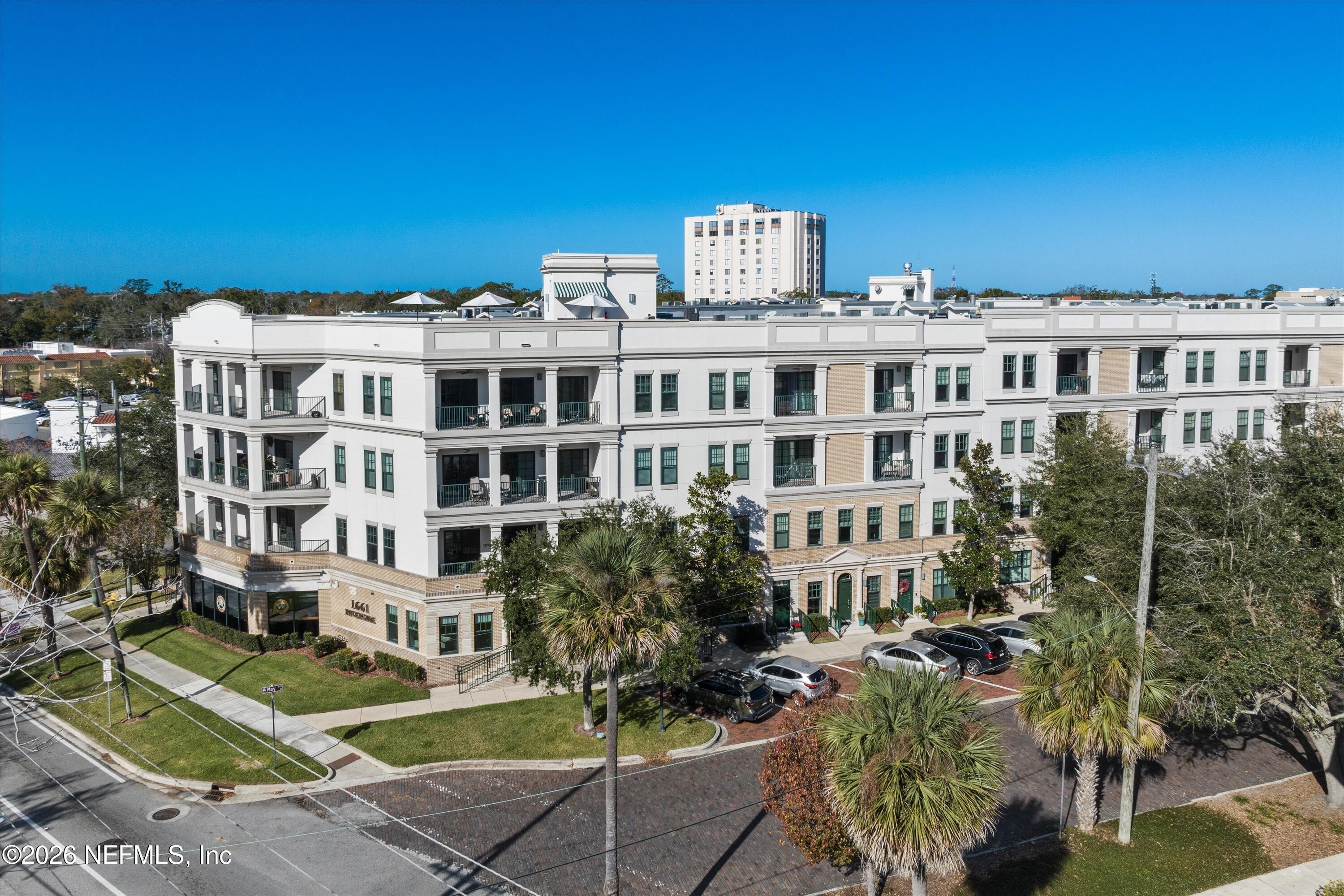 1661 RIVERSIDE Avenue 305