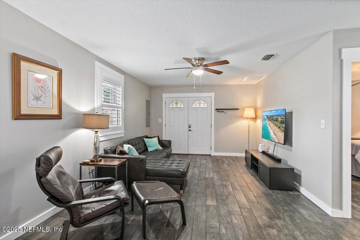 11828 LEONARDO Lane E