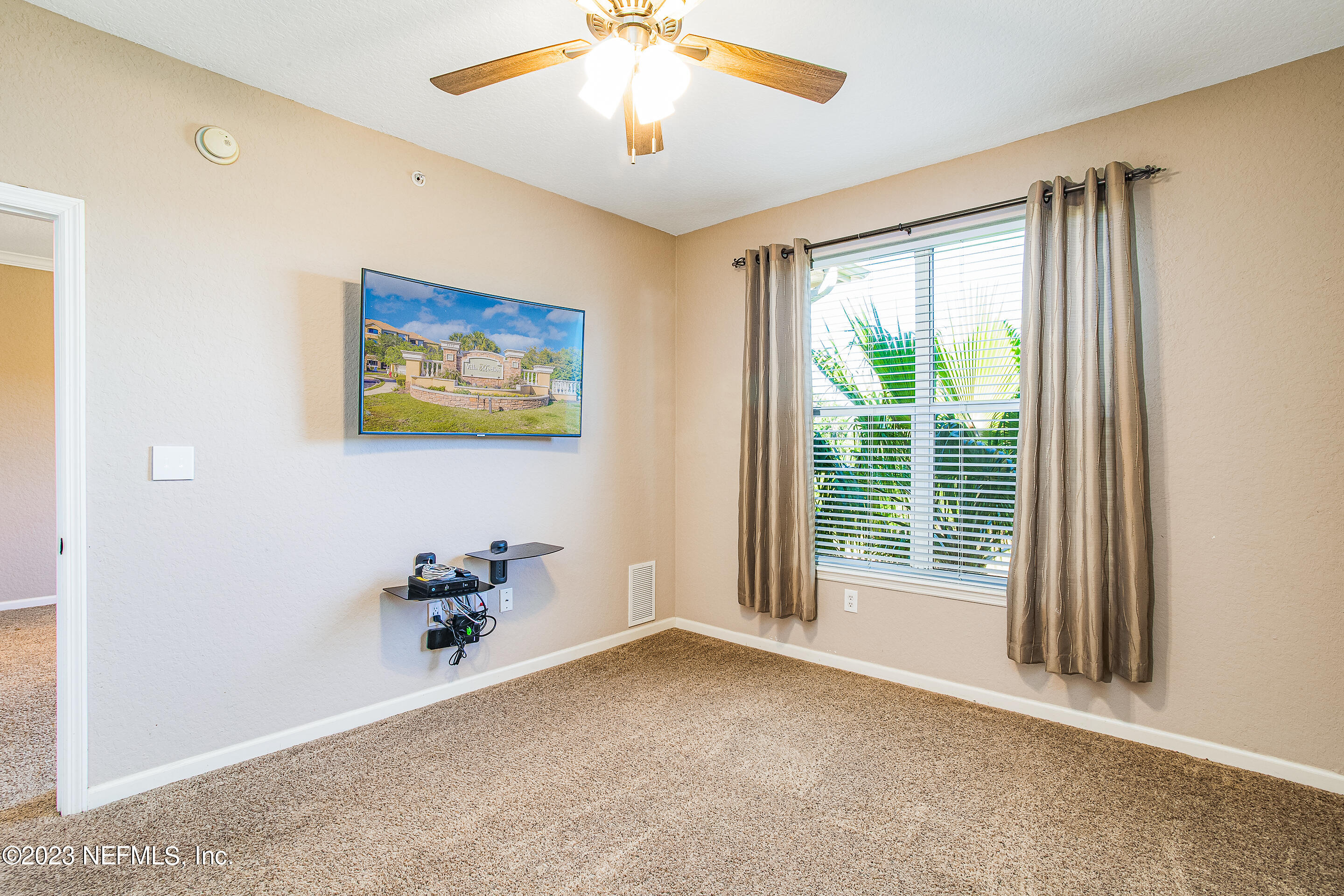 Photo 9 of 35 of 8539 GATE Parkway 9413 condo