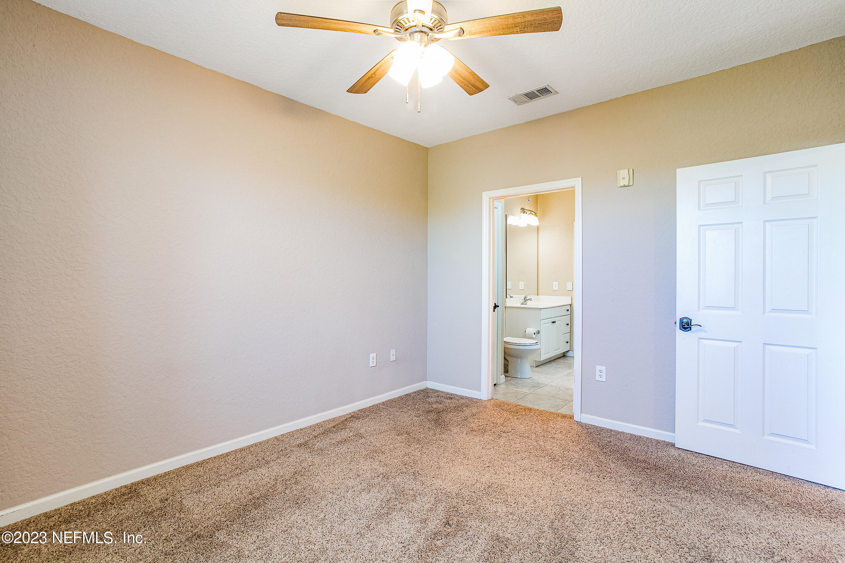 Photo 10 of 35 of 8539 GATE Parkway 9413 condo