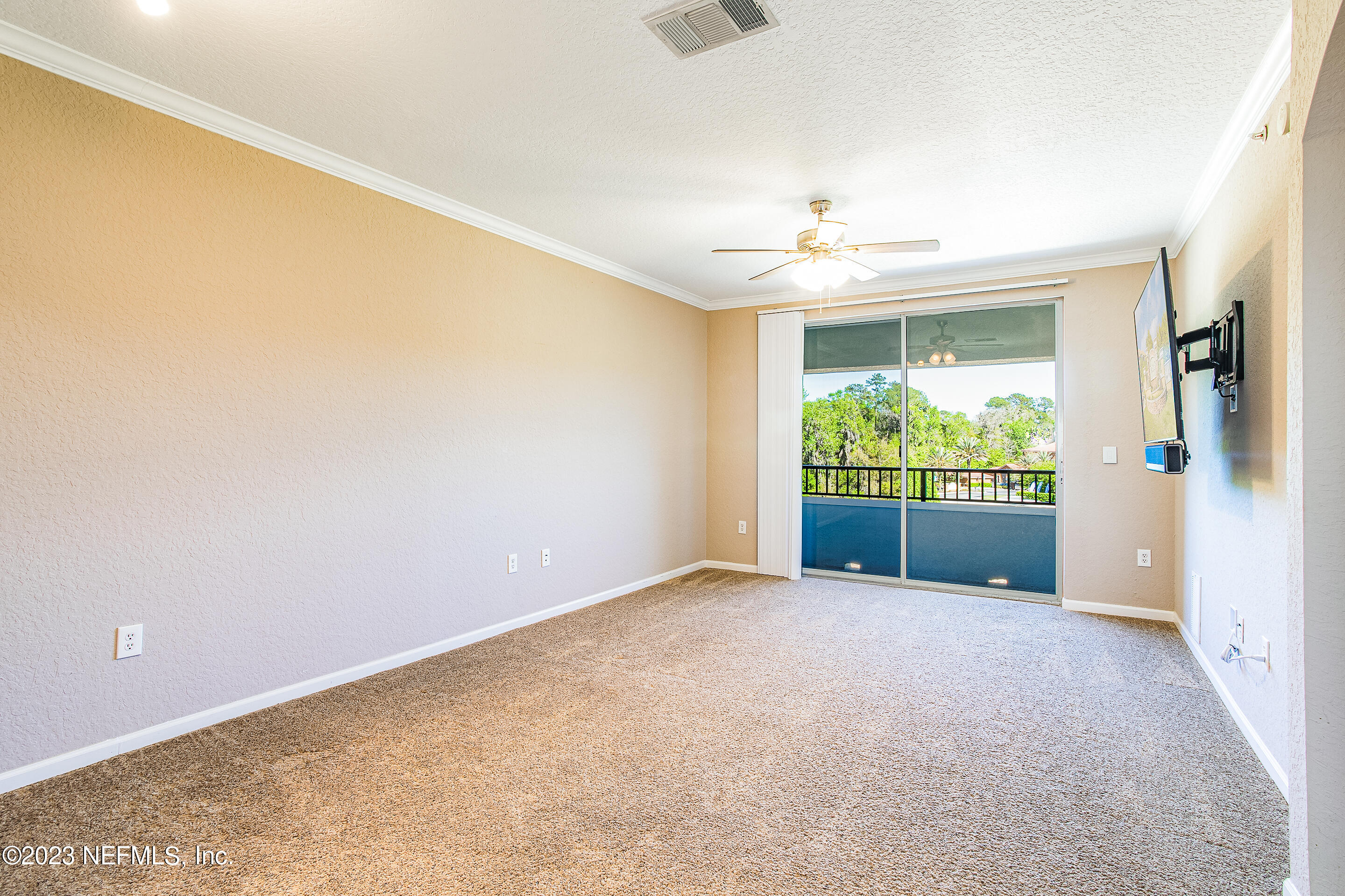 Photo 6 of 35 of 8539 GATE Parkway 9413 condo
