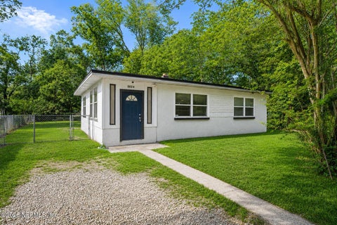 Photo of 3024 W 1ST Street W, Jacksonville, FL 32254 (MLS # 2148242)