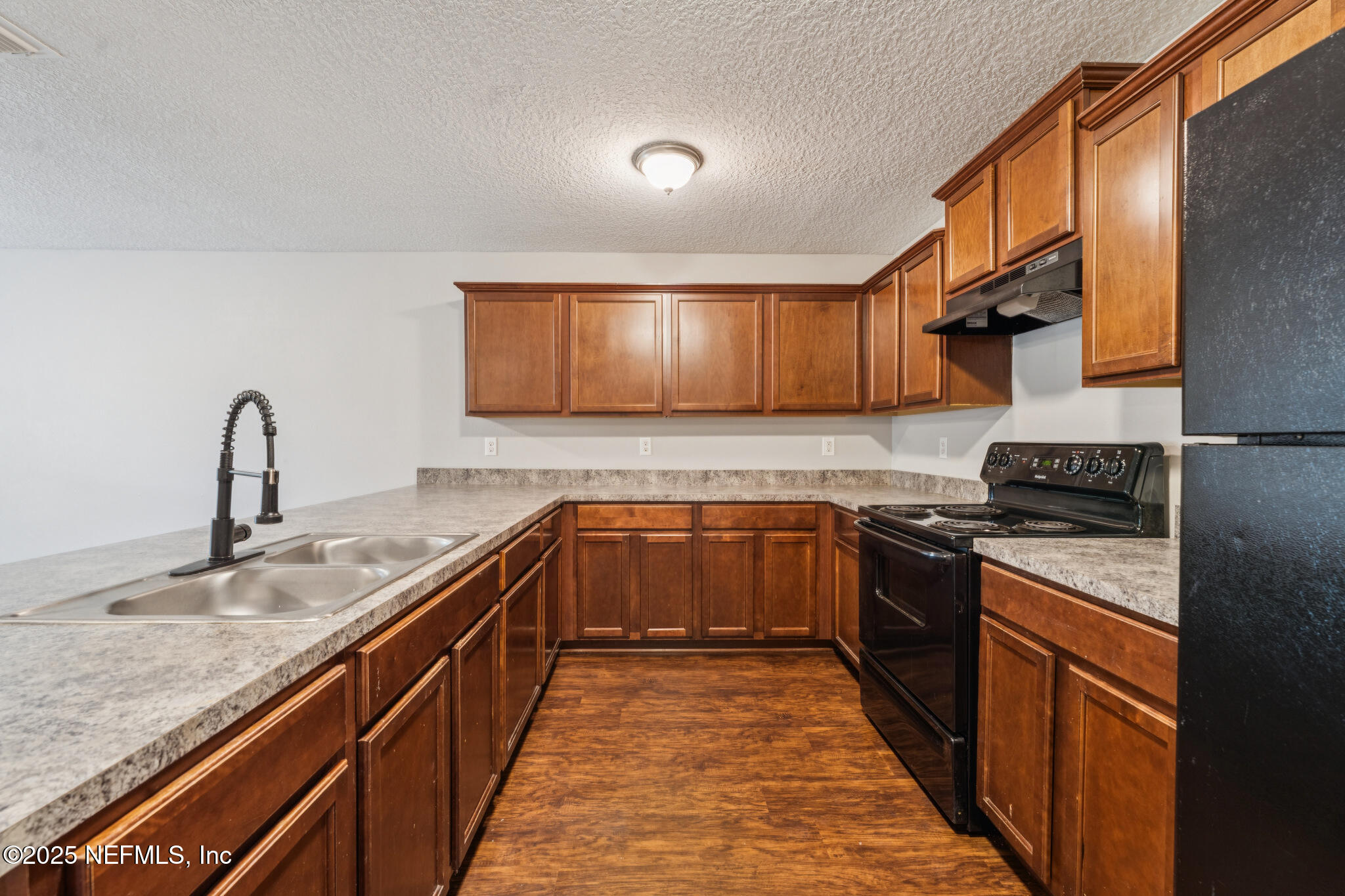 5735 VILLAGE POND Circle