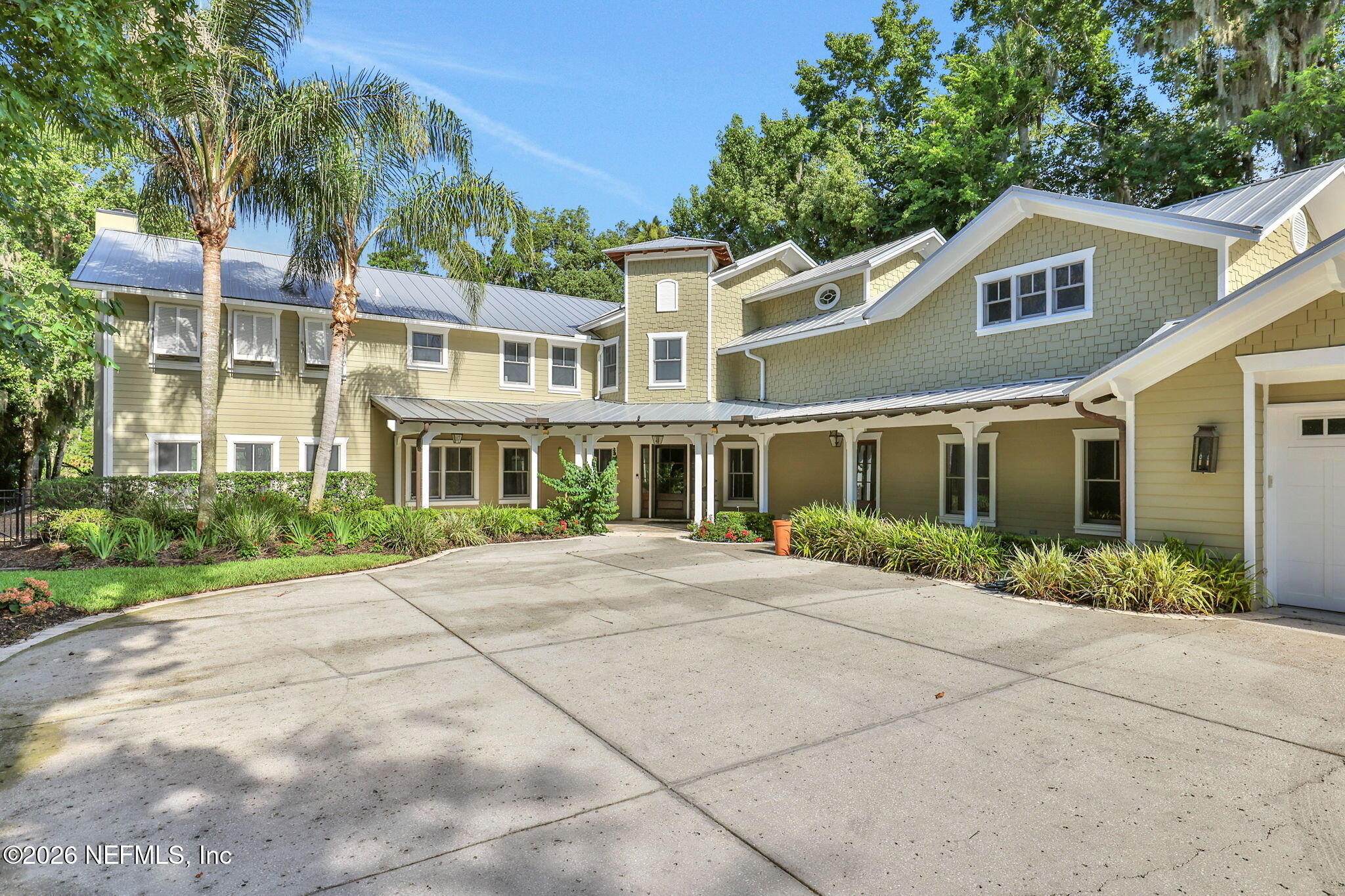127 S ROSCOE Boulevard