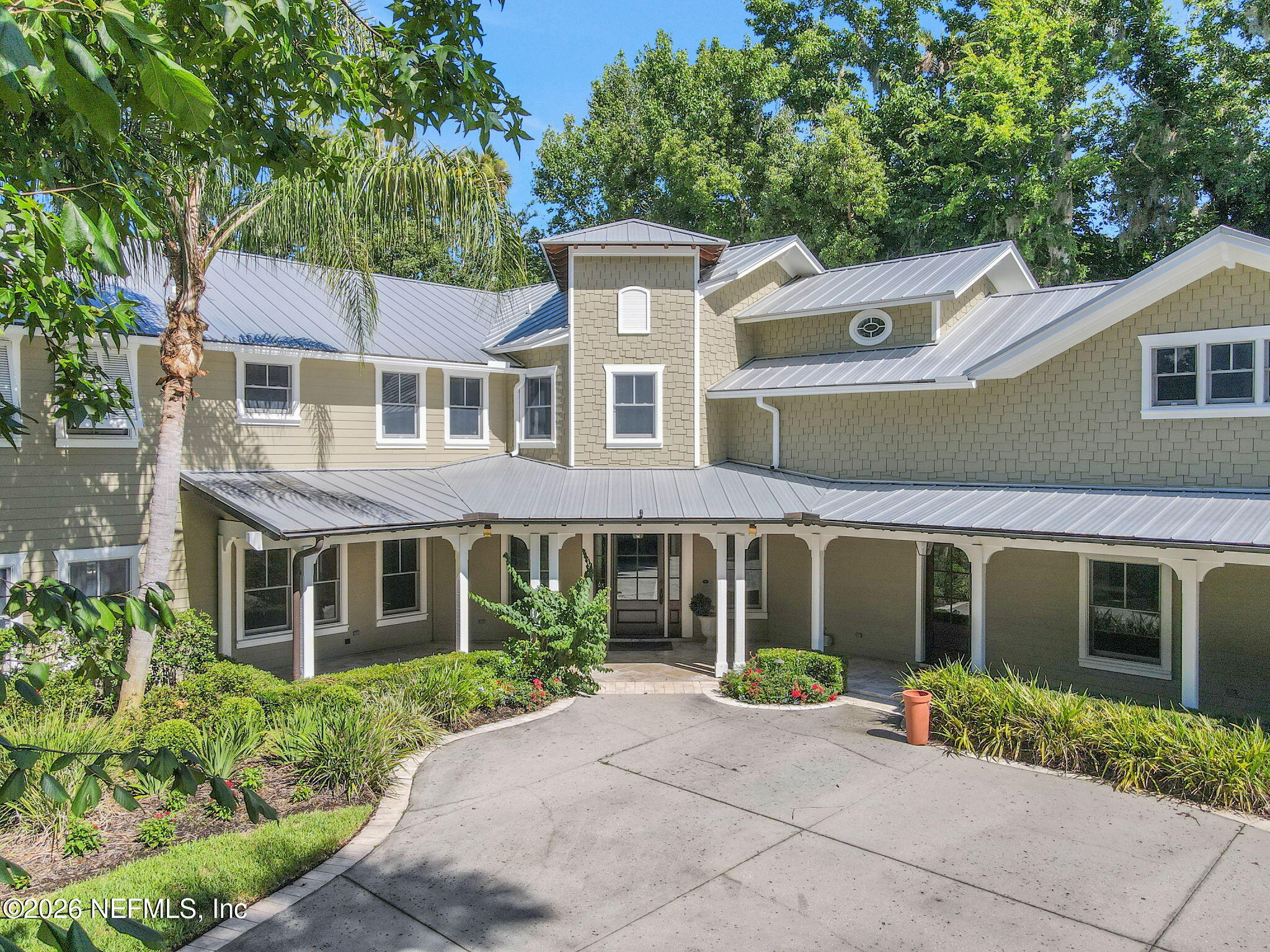 127 S ROSCOE Boulevard