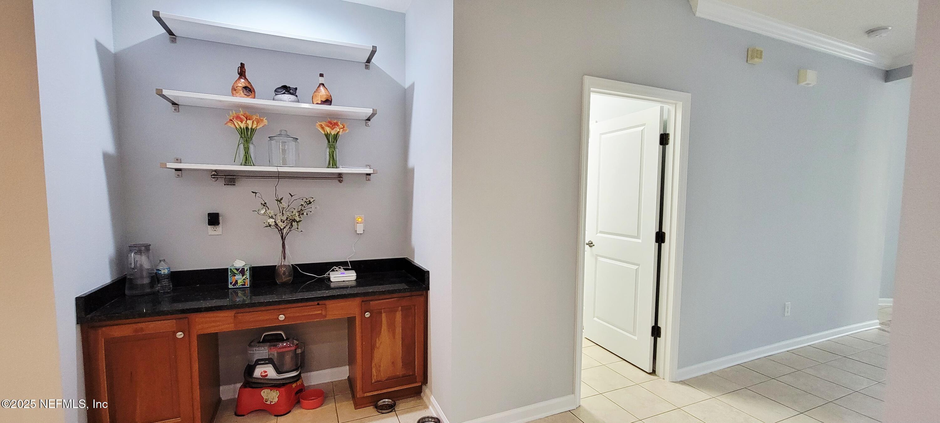 308 WINDING OAK Way