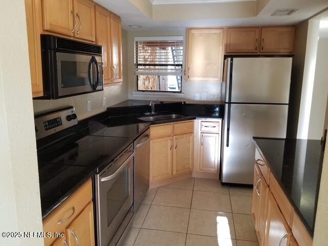 858 SHORELINE Circle