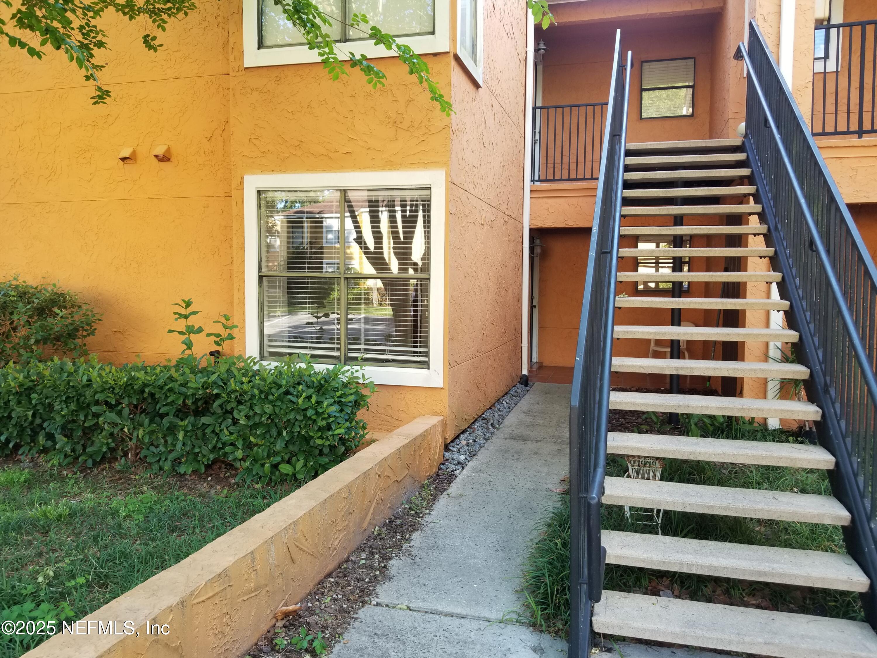 858 SHORELINE Circle