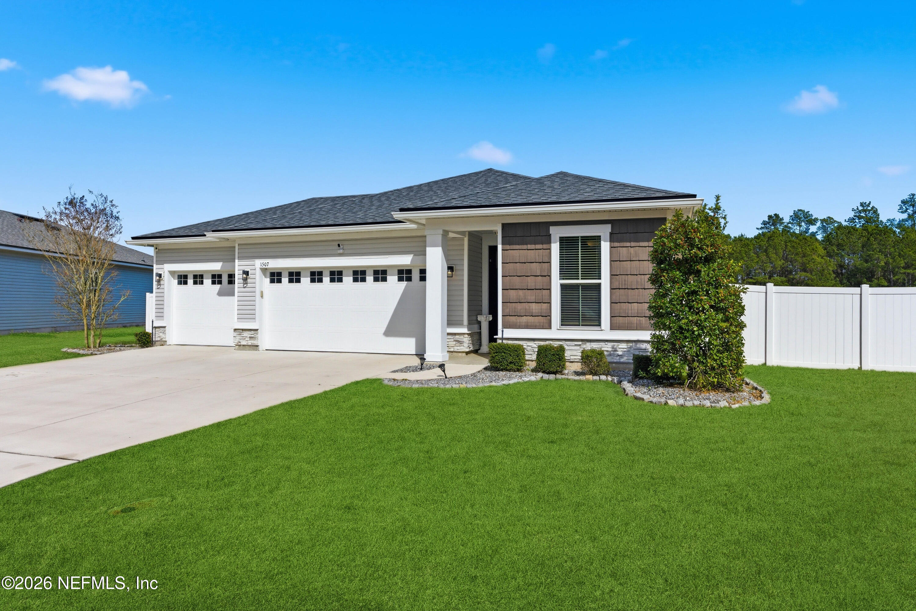 1507 TROPICAL PINE Cove