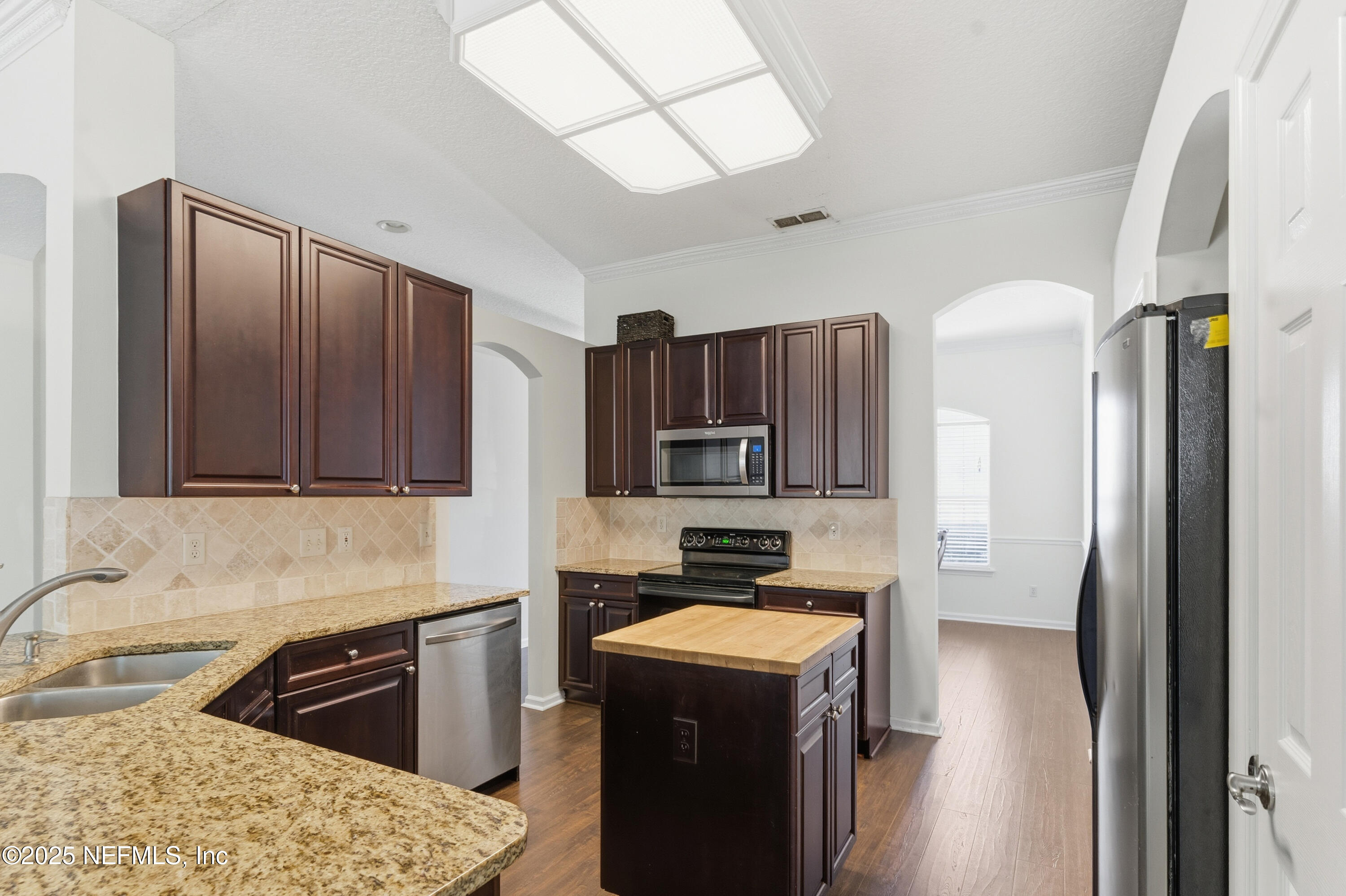 2444 CEDAR TRACE Drive W