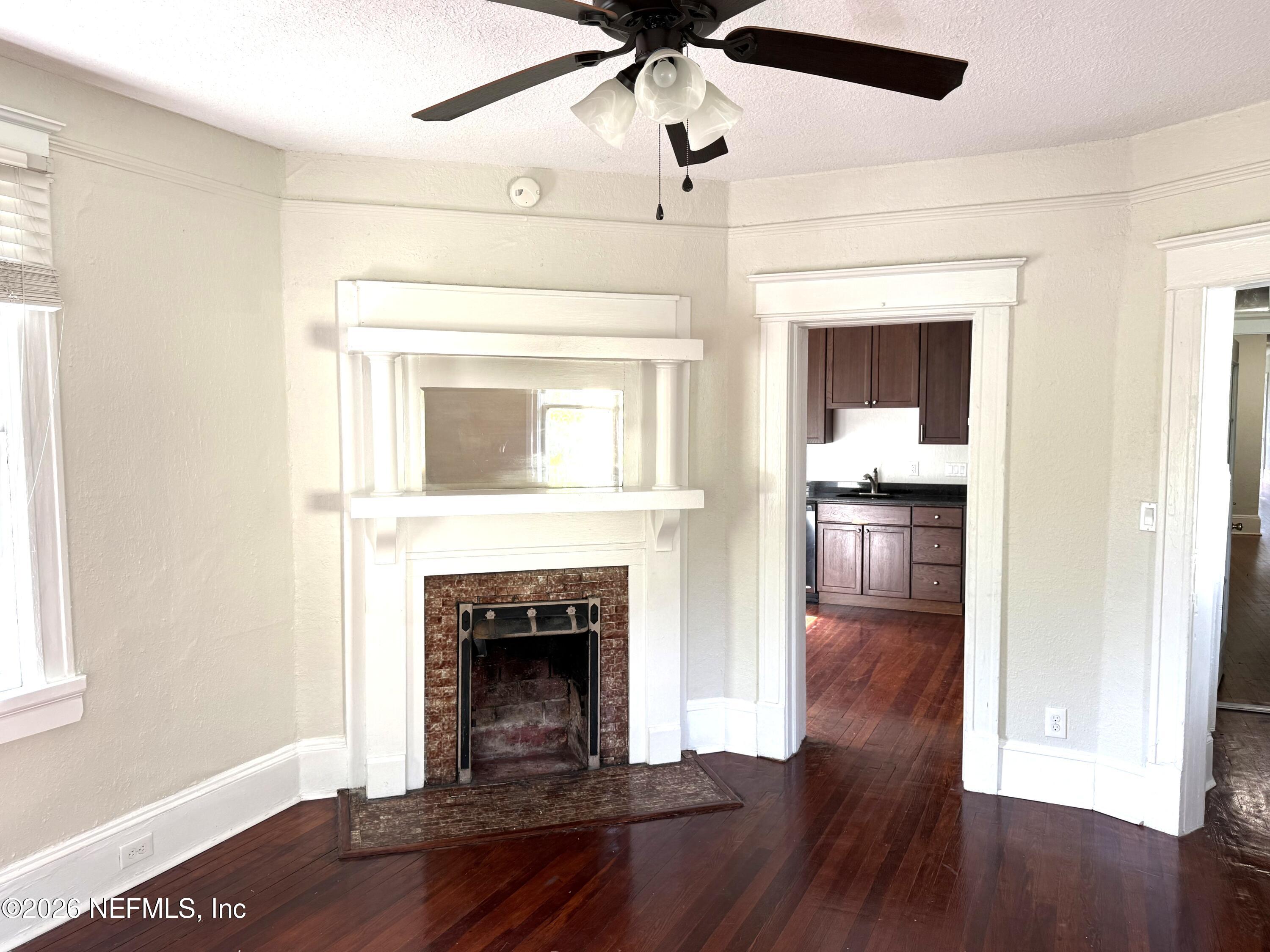 2116 HERSCHEL Street UNIT A