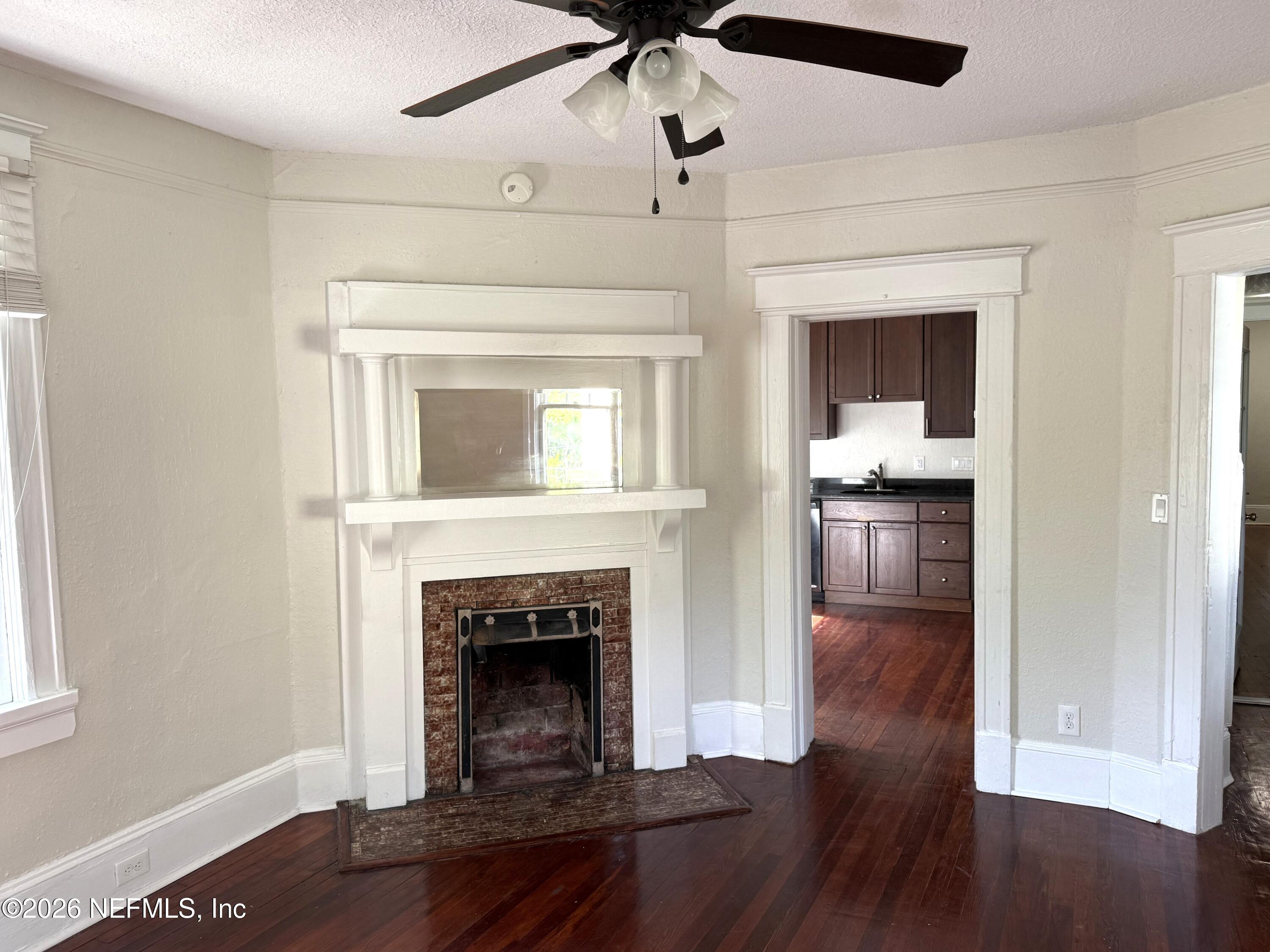 2116 HERSCHEL Street UNIT A