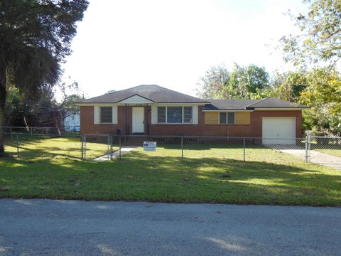 Photo of 7536 EPPERSON Avenue, Jacksonville, FL 32208 (MLS # 2162383)