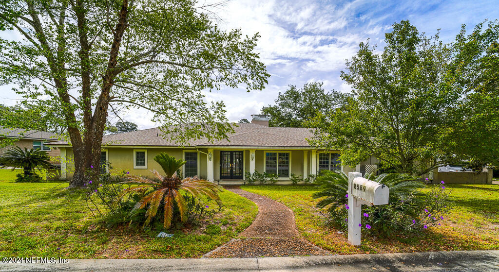 Jacksonville, FL home for sale located at 8589 Royal Lakes Drive, Jacksonville, FL 32256