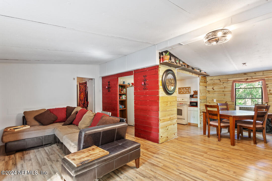 8118 COUNTY LINE Road