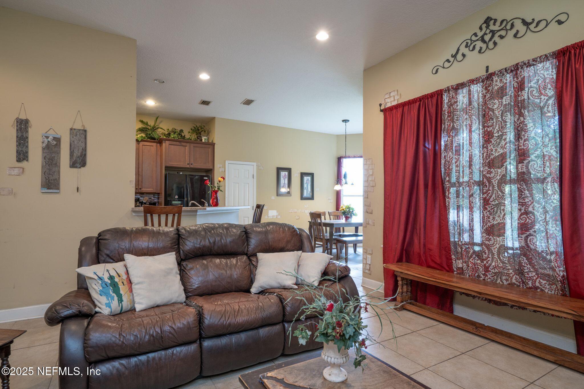 97447 BLUFF VIEW Circle