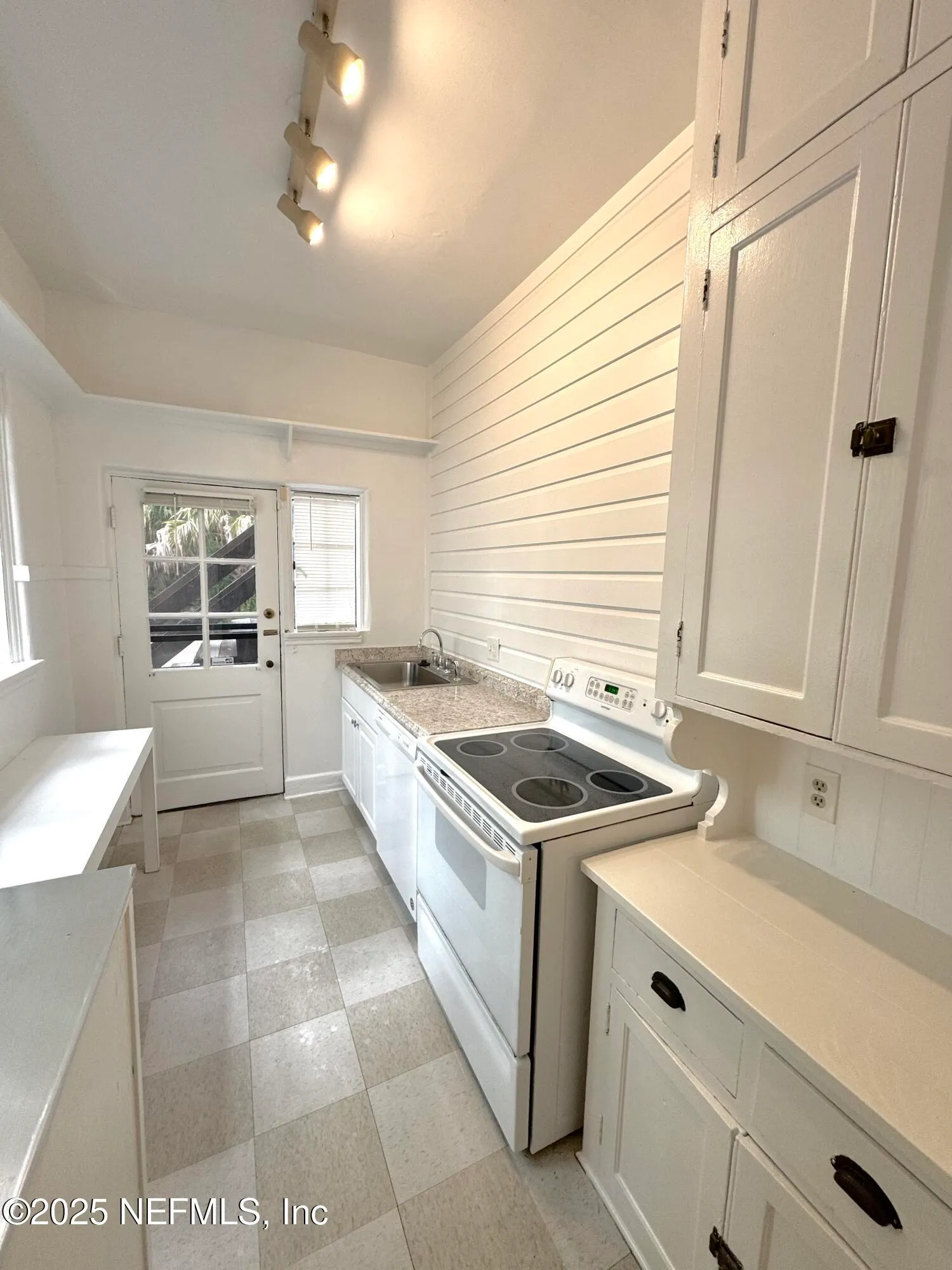 Jacksonville, Florida 32205, United States, 2 Bedrooms Bedrooms, ,1 BathroomBathrooms,Residential,Active,82532