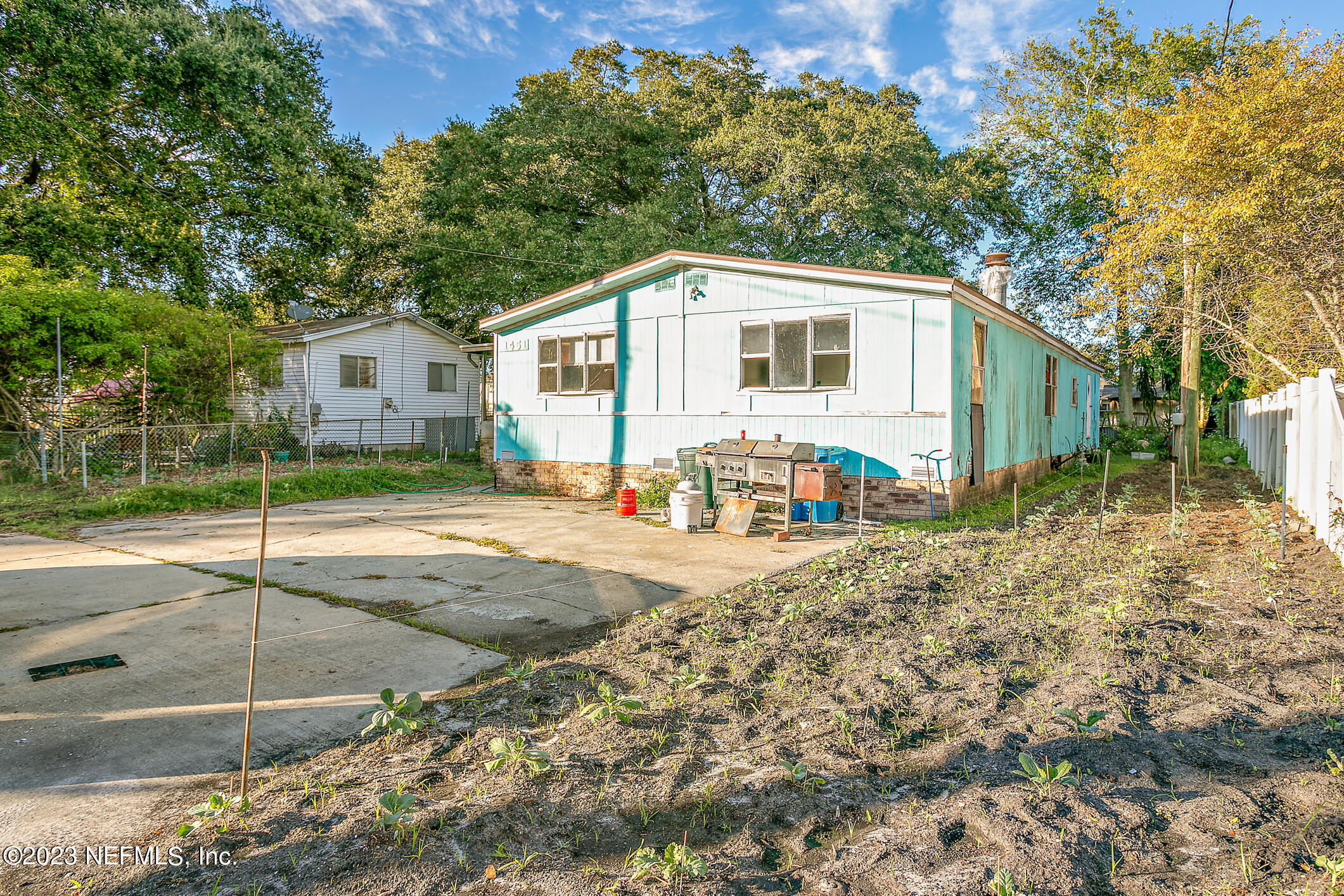 1451 ROXIE Street