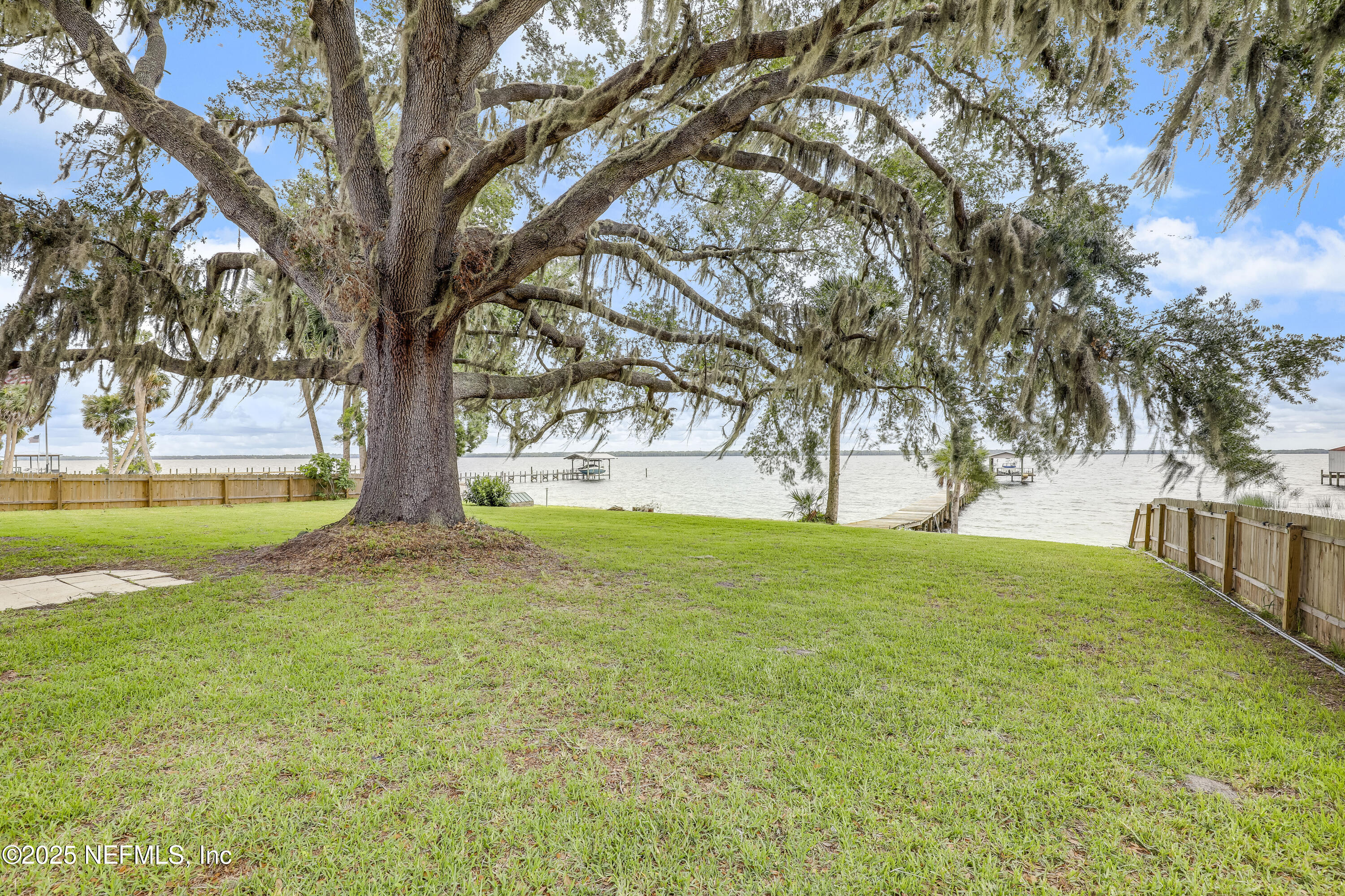 102 N SHORE Lane
