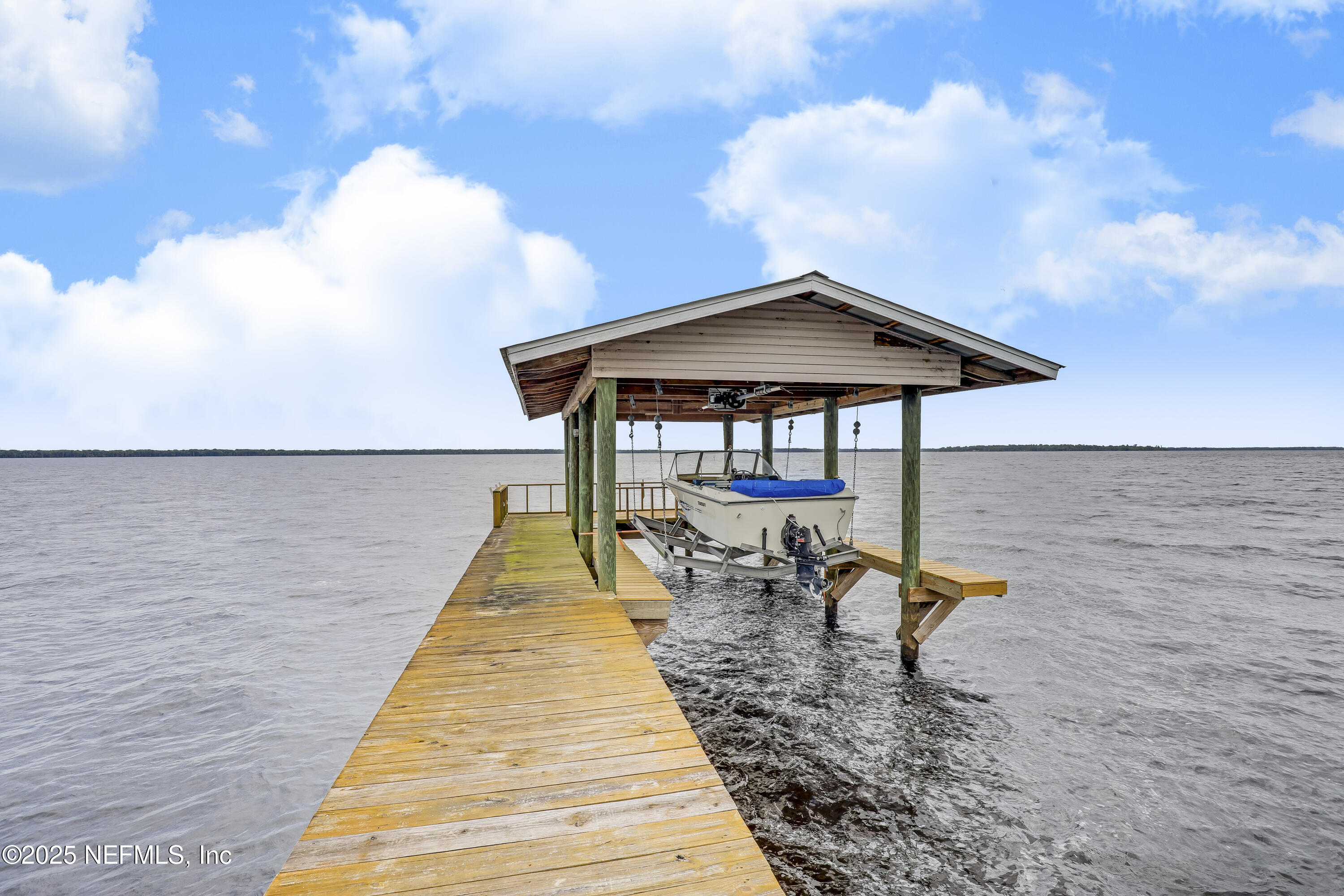 102 N SHORE Lane